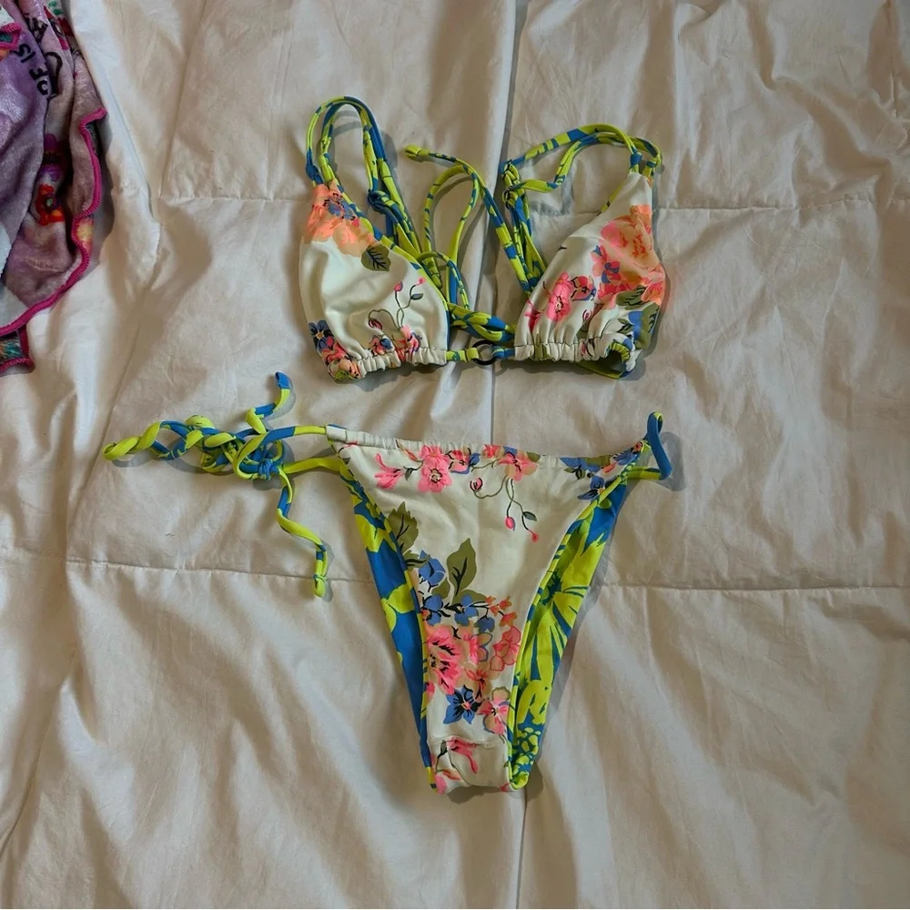 Maaji Flowerlike Reversible Bikini - Picture 4 of 4